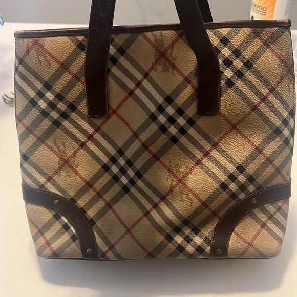 Pre-Loved Burberry handbag in great condition - Picture 3 of 14